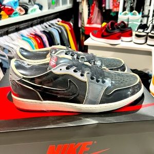 Jordan 1 low smoke grey. These were sleepers. Deadstock wrapped in plastic